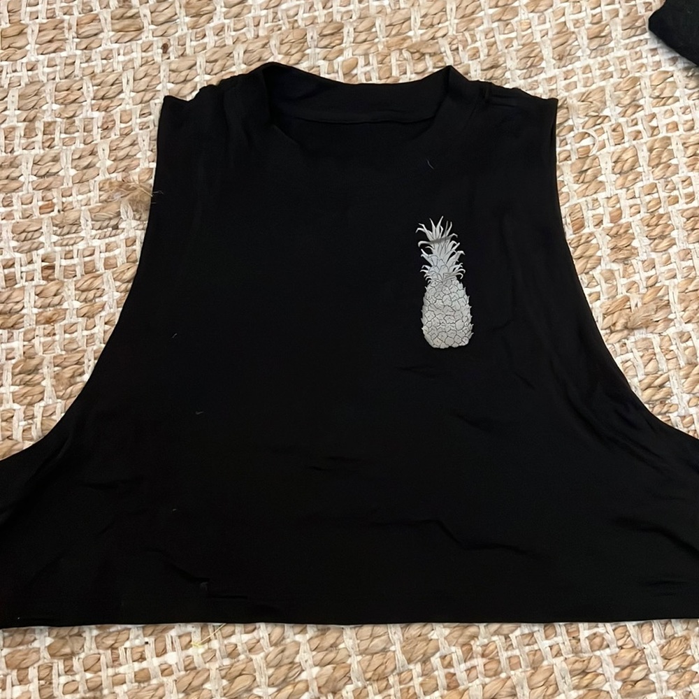 Lululemon crop (Hawaii special edition)